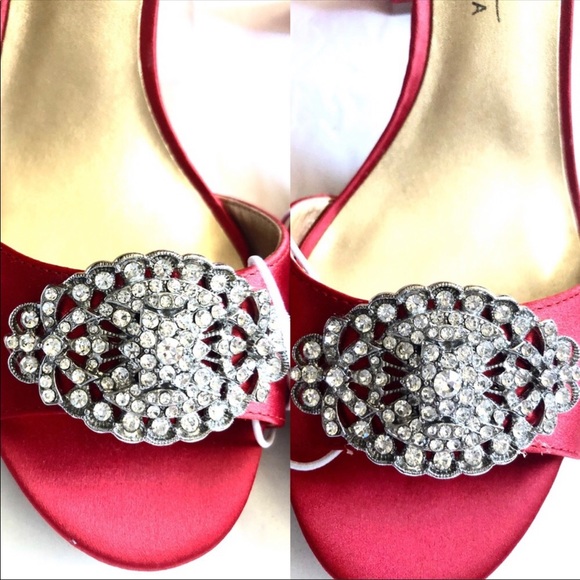 NEW Badgely Mischka satin ankle-strapped rhinestone encrusted red heels size 7M. - Picture 3 of 8